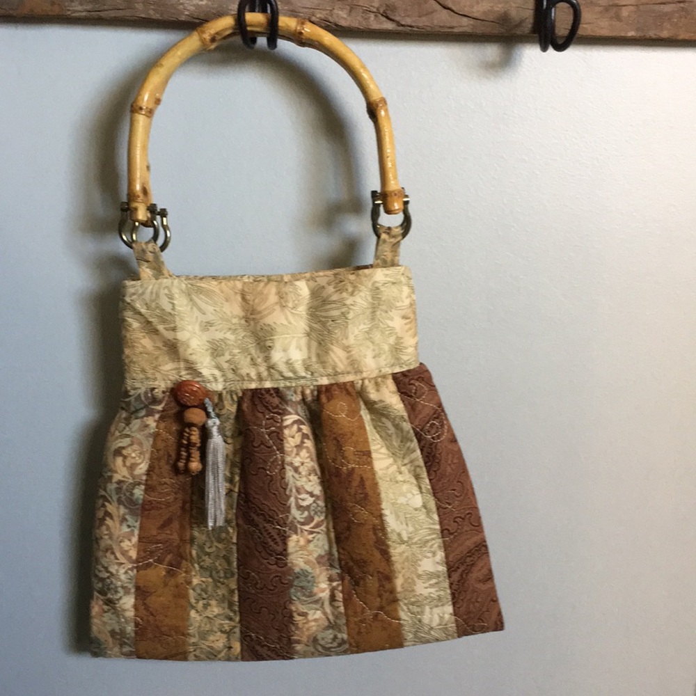 🌷5/$40. Vintage Purse with Bamboo Handle
